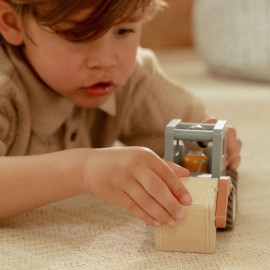 Camion con gru con personaggio in legno Little Dutch